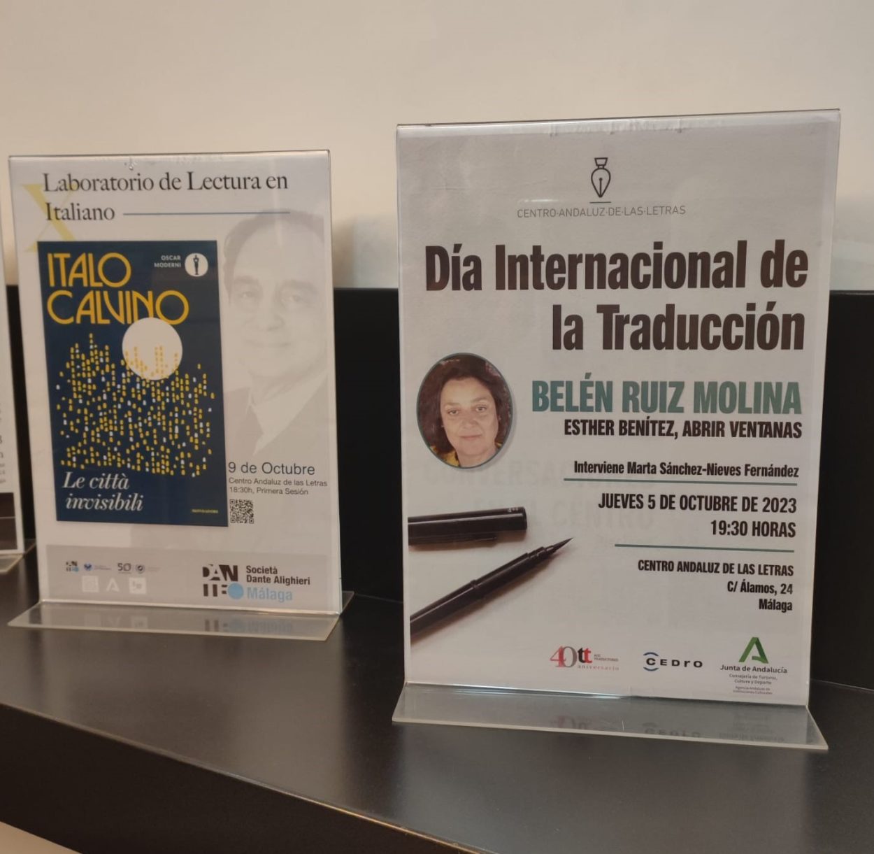 Foto de los carteles del Laboratorio de Lectura en Italiano y del Día Internacional de la Traducción.