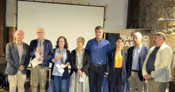 Foto grupal de los ganadores del Premio Plácido Castro.